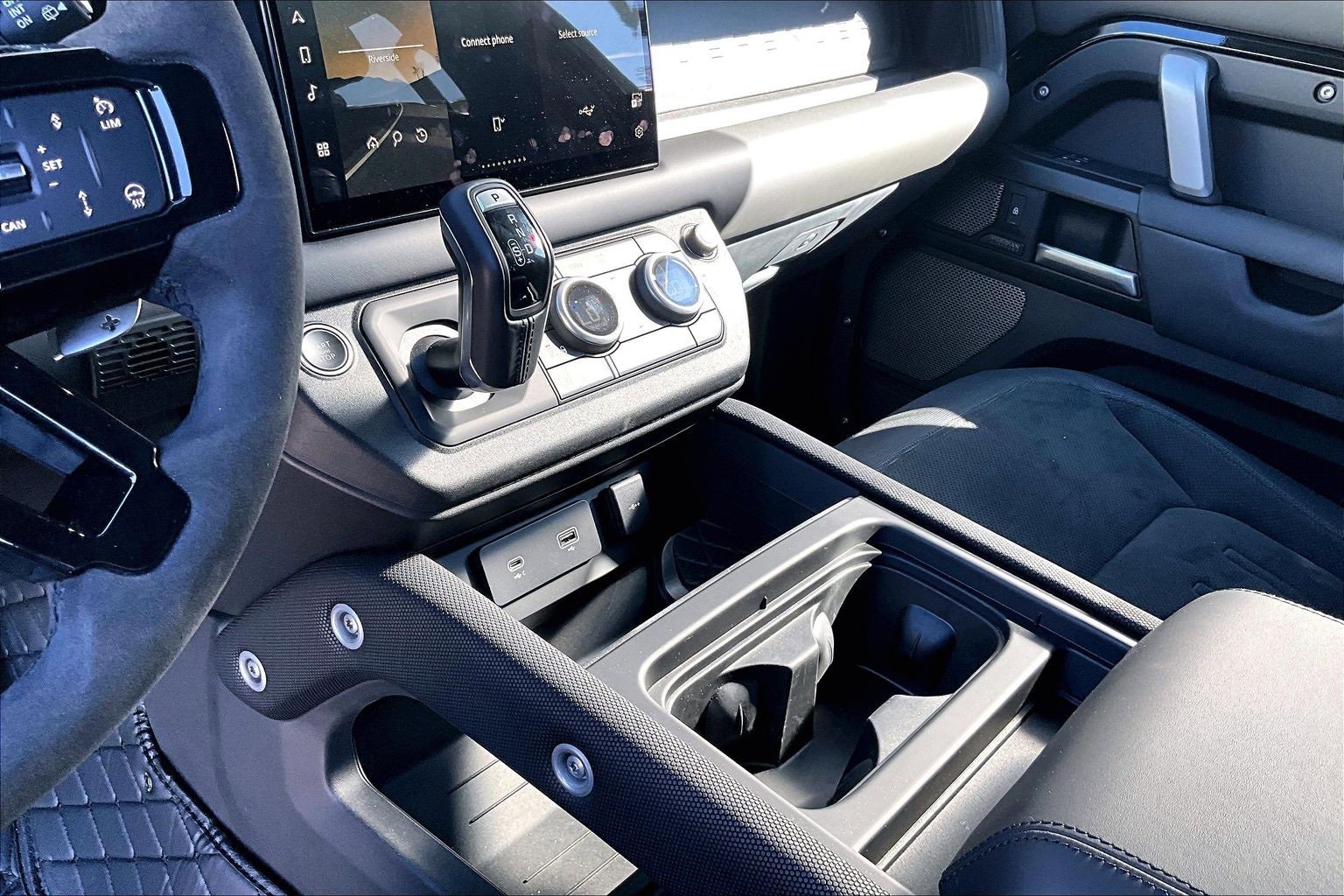 Used 2023 Land Rover Defender 110 V8 image 17