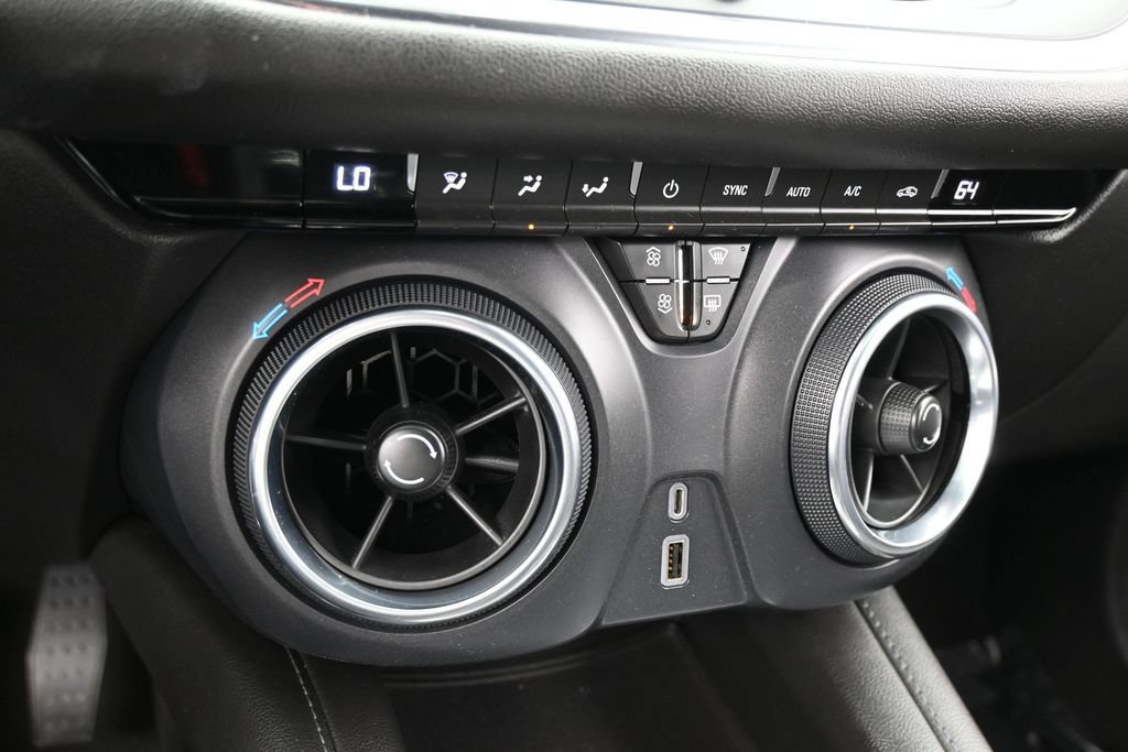 Used 2022 Chevrolet Blazer LT FWD image 19