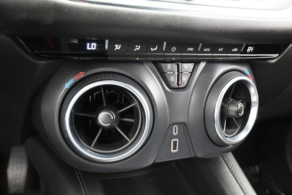 Used 2022 Chevrolet Blazer LT FWD image 19