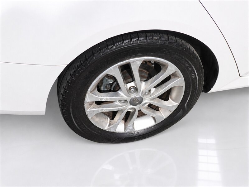 Used 2011 Kia Forte EX w/ Premium Pkg FWD image 4