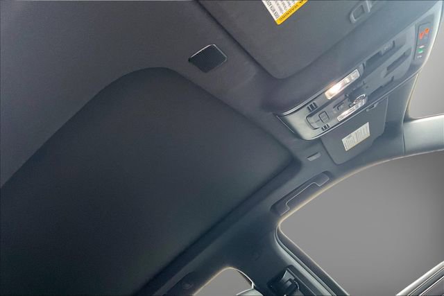 Used 2022 Chevrolet Tahoe RST w/ Luxury Package AWD/4WD image 16