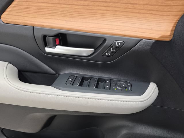 Certified 2025 Toyota Grand Highlander AWD image 25