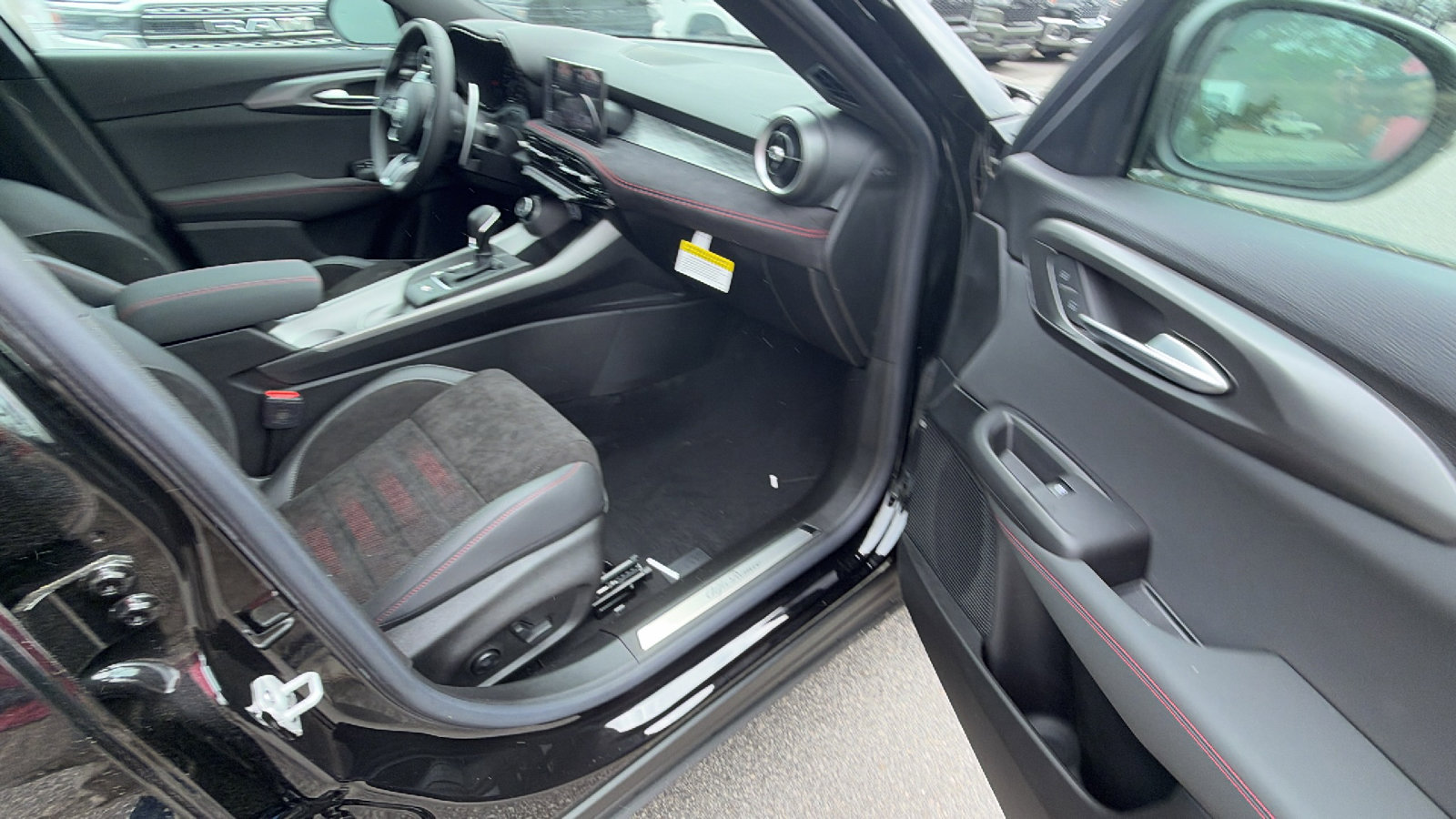Used 2024 Alfa Romeo Tonale Veloce w/ Active Assist Package AWD/4WD image 20