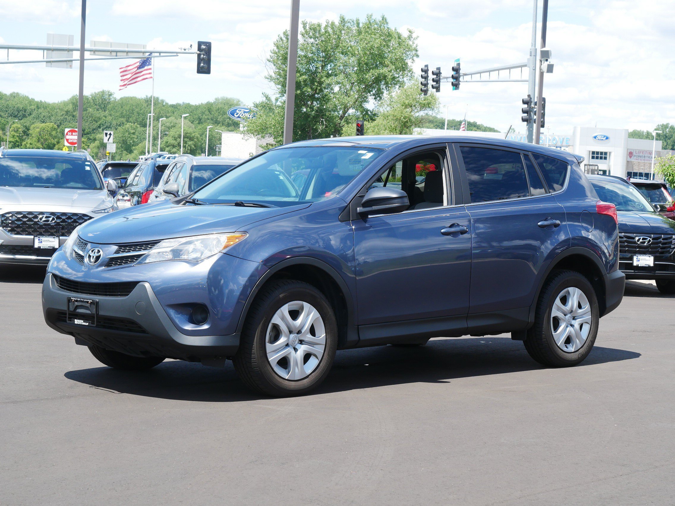 Used 2013 Toyota RAV4 LE AWD/4WD image 2