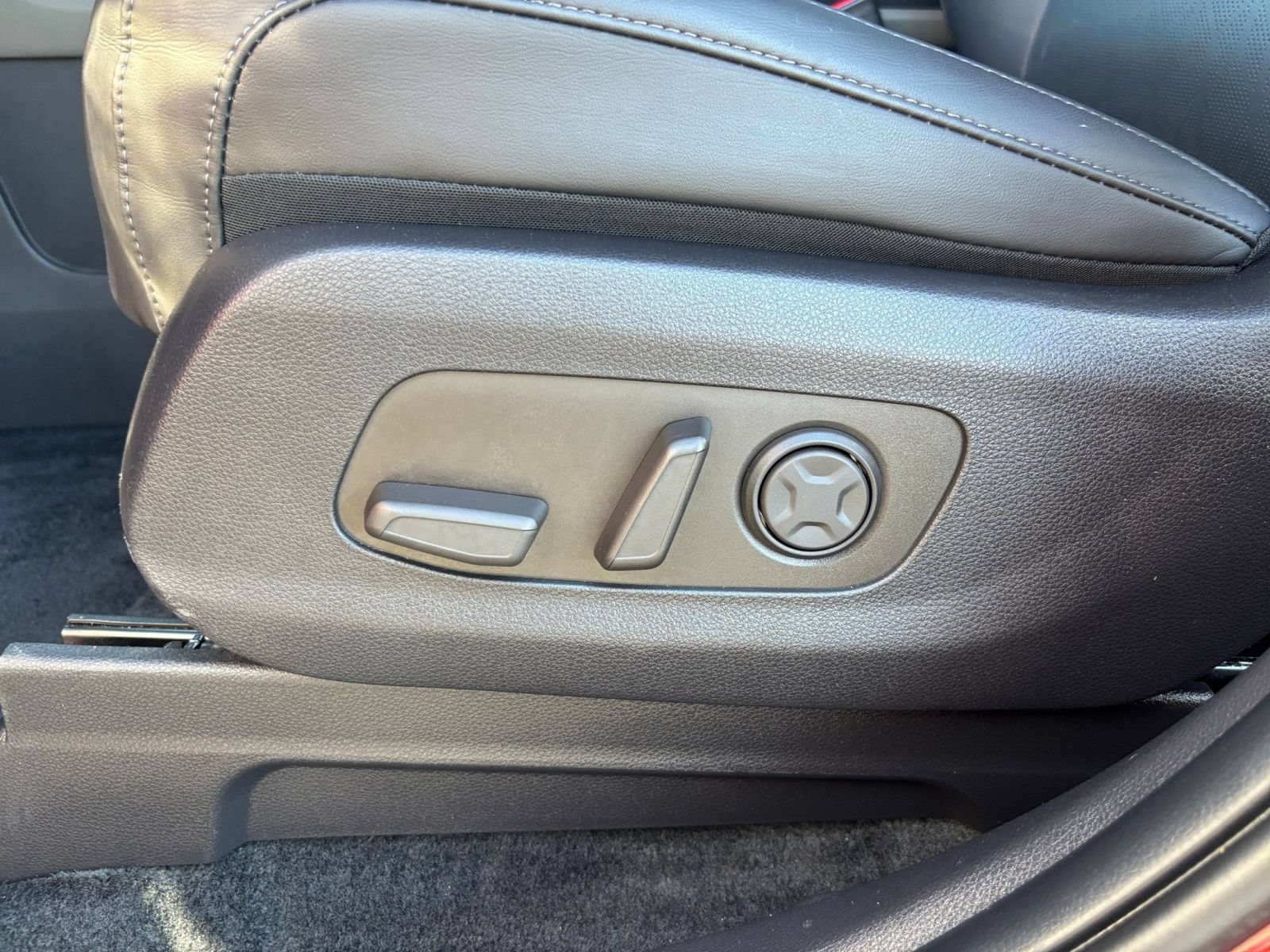 Used 2026 Kia Carnival FWD image 22