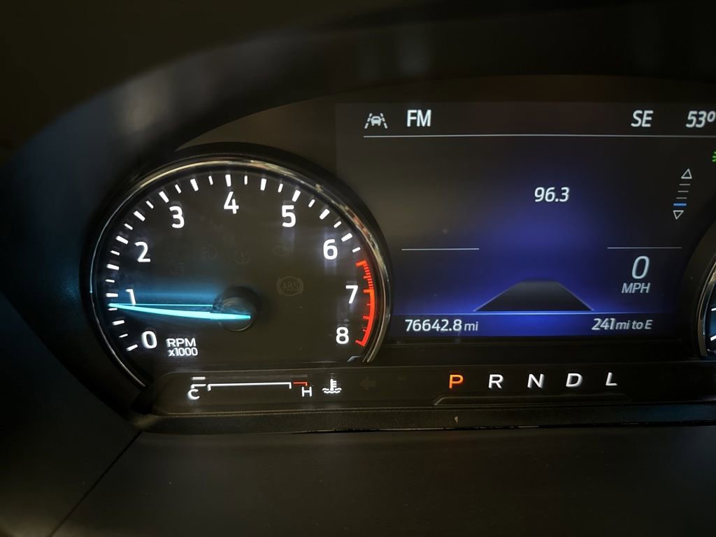 Used 2022 Ford Explorer XLT w/ Equipment Group 202A image 4