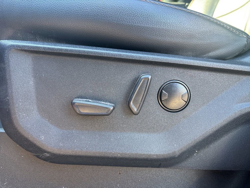 Used 2025 Ford F250 Lariat w/ Chrome Package image 2