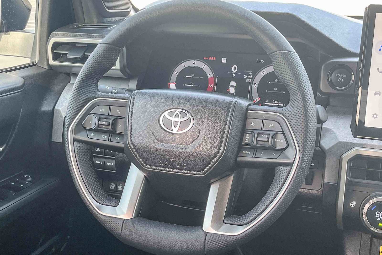 Used 2025 Toyota Tacoma 4x4 Double Cab Hybrid image 14