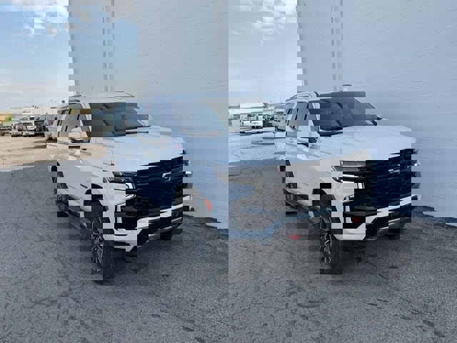 Used 2024 Chevrolet Tahoe Z71 w/ Luxury Package AWD/4WD image 1