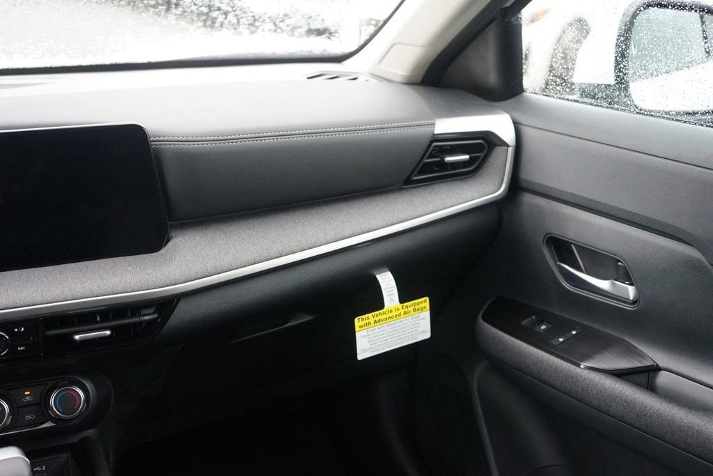 Used 2025 Nissan Kicks SV image 25