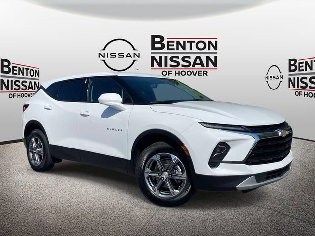 Used 2025 Chevrolet Blazer LT FWD image 1