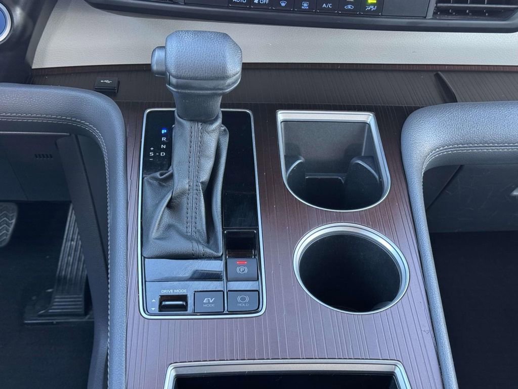 Used 2024 Toyota Sienna LE image 6