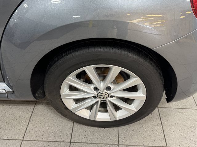 Used 2019 Volkswagen Beetle 2.0T SE FWD image 12