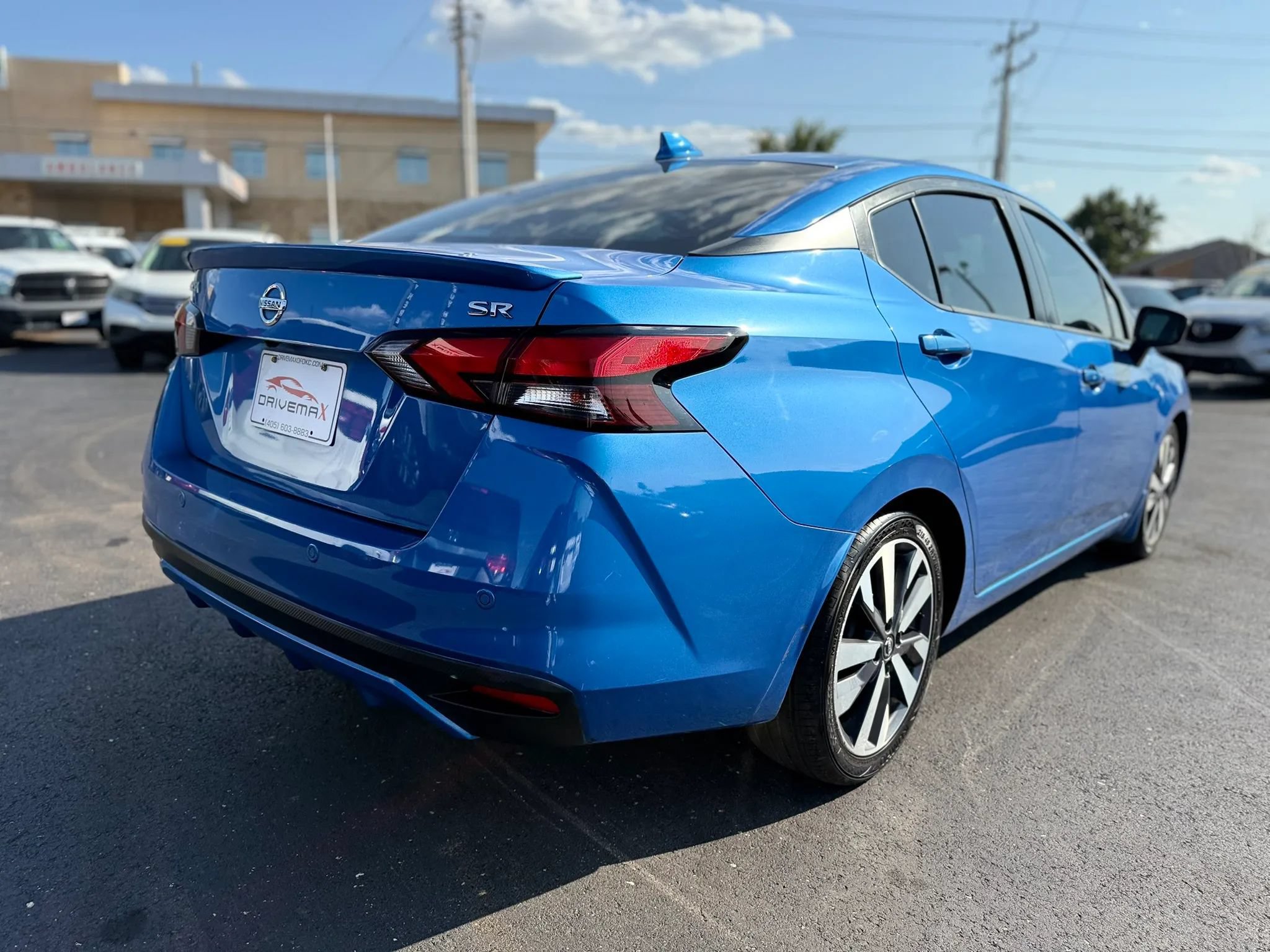 Used 2020 Nissan Versa SR FWD image 3