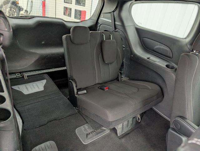 Used 2023 Chrysler Pacifica Touring image 24