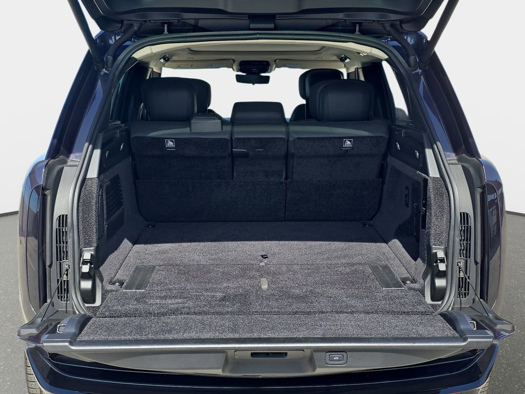 Used 2023 Land Rover Range Rover Autobiography image 12
