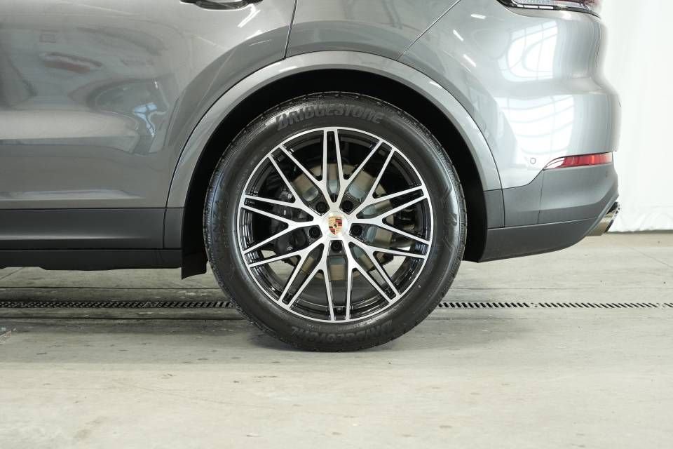 Certified 2025 Porsche Cayenne image 44