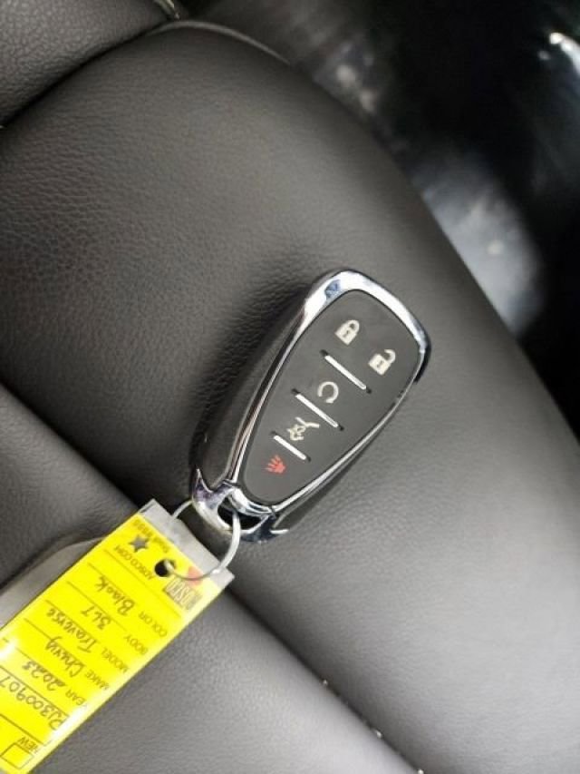 Used 2023 Chevrolet Traverse LT w/ LT Premium Package image 38