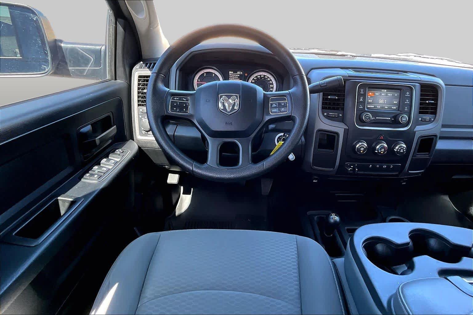 Used 2015 RAM 2500 Tradesman w/ Chrome Appearance Group AWD/4WD image 6