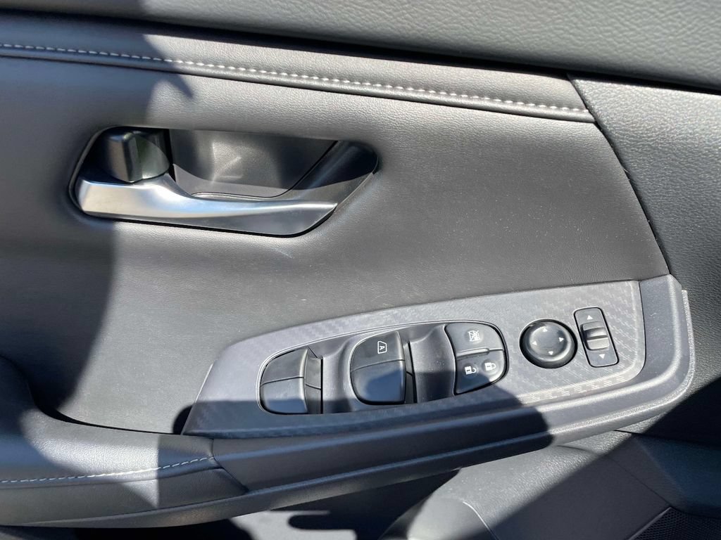 Used 2024 Nissan Sentra SV FWD image 19