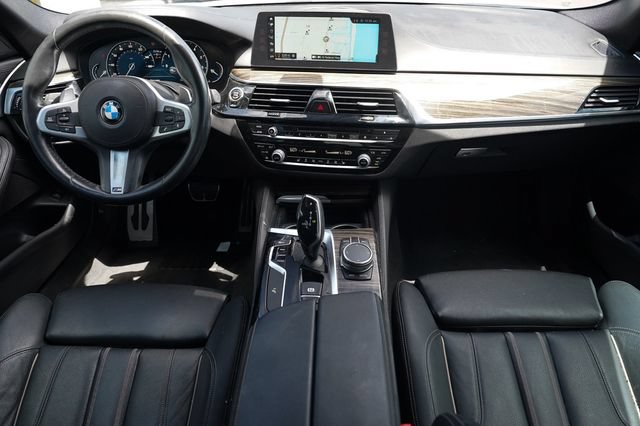 Used 2018 BMW 540i w/ M Sport Package RWD image 2