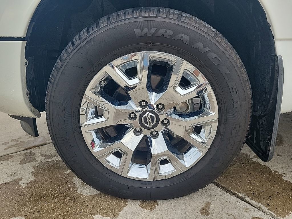 Certified 2021 Nissan Titan SL w/ Moonroof Package image 11