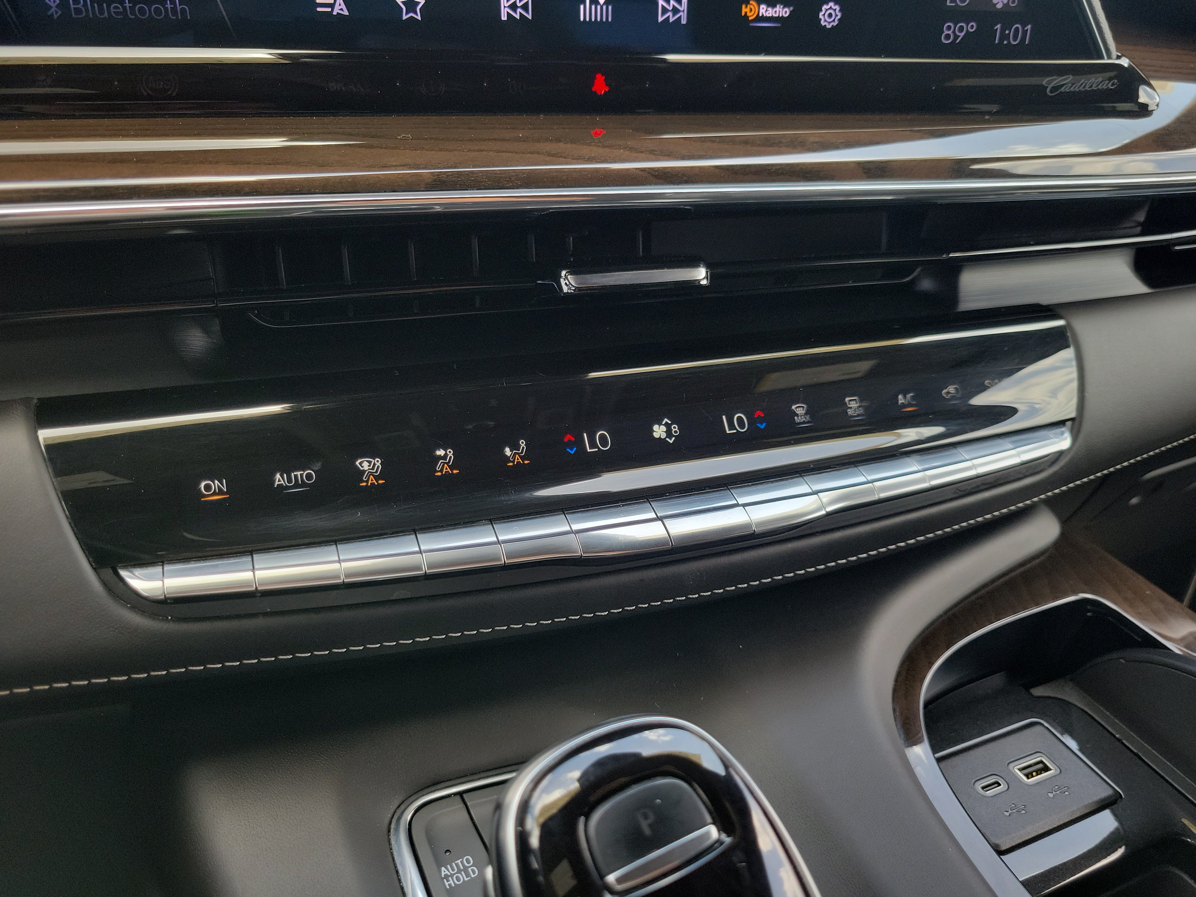 Certified 2024 Cadillac Escalade ESV Premium Luxury Platinum AWD/4WD image 25