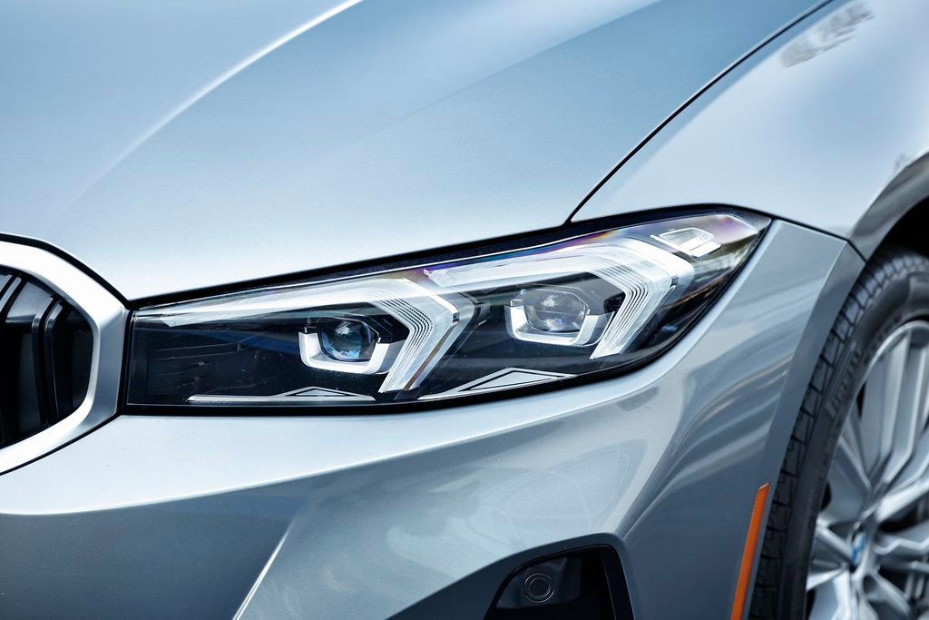 Used 2023 BMW 330i xDrive 330i xDrive w/ Driving Assistance Package image 12