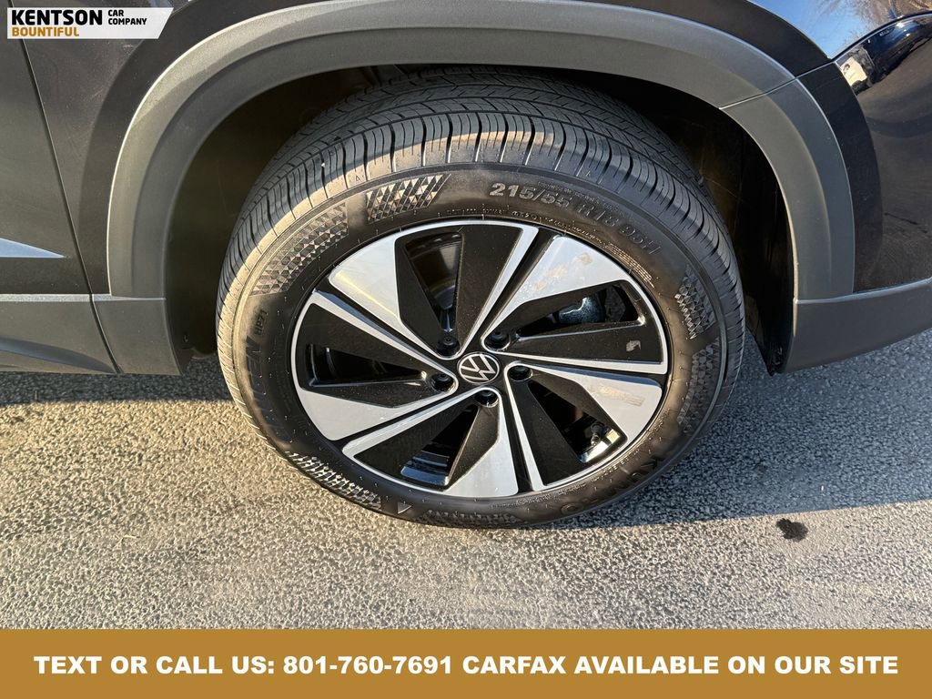 Used 2025 Volkswagen Taos SE image 15