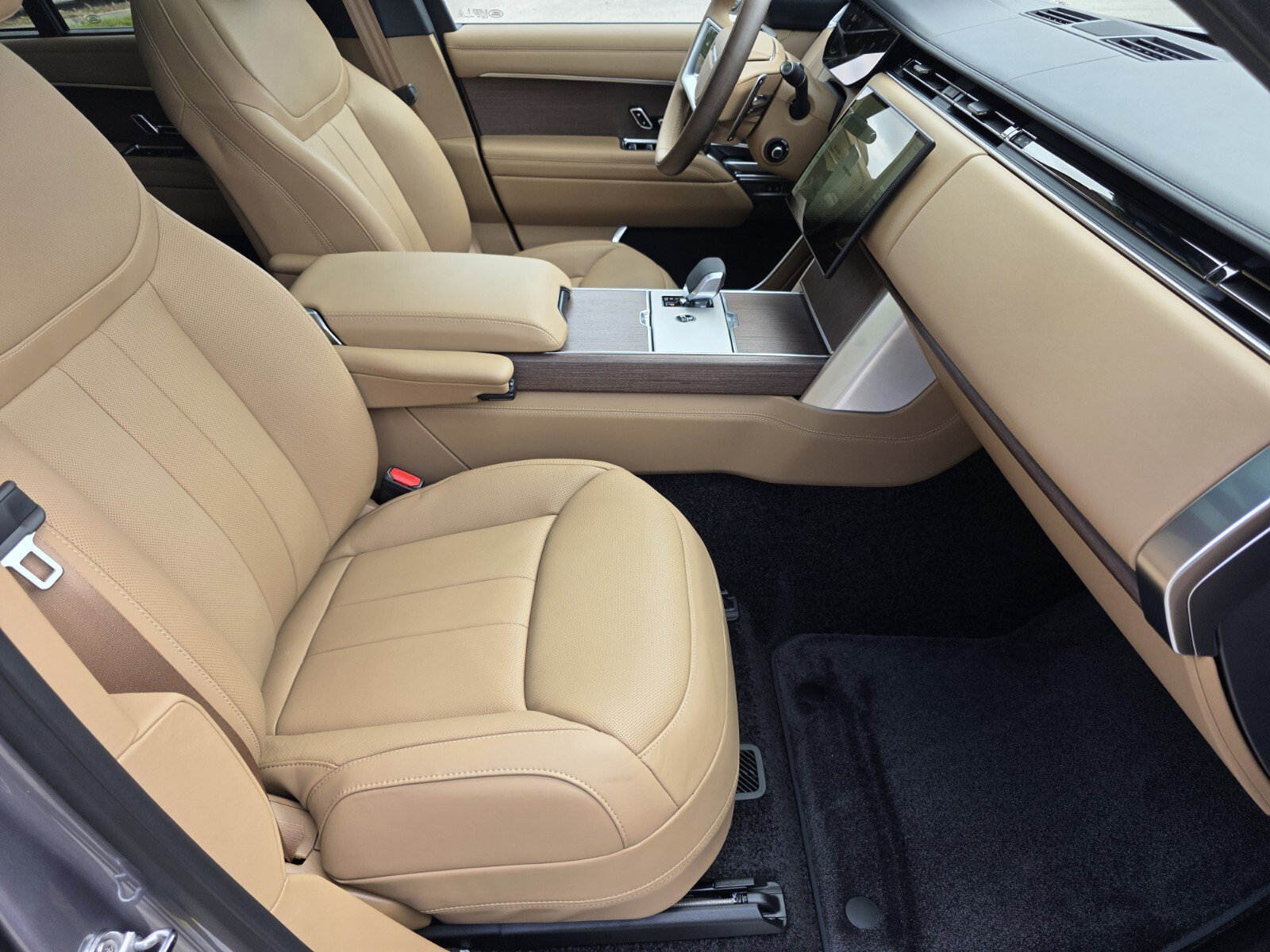 New 2026 Land Rover Range Rover SE image 3