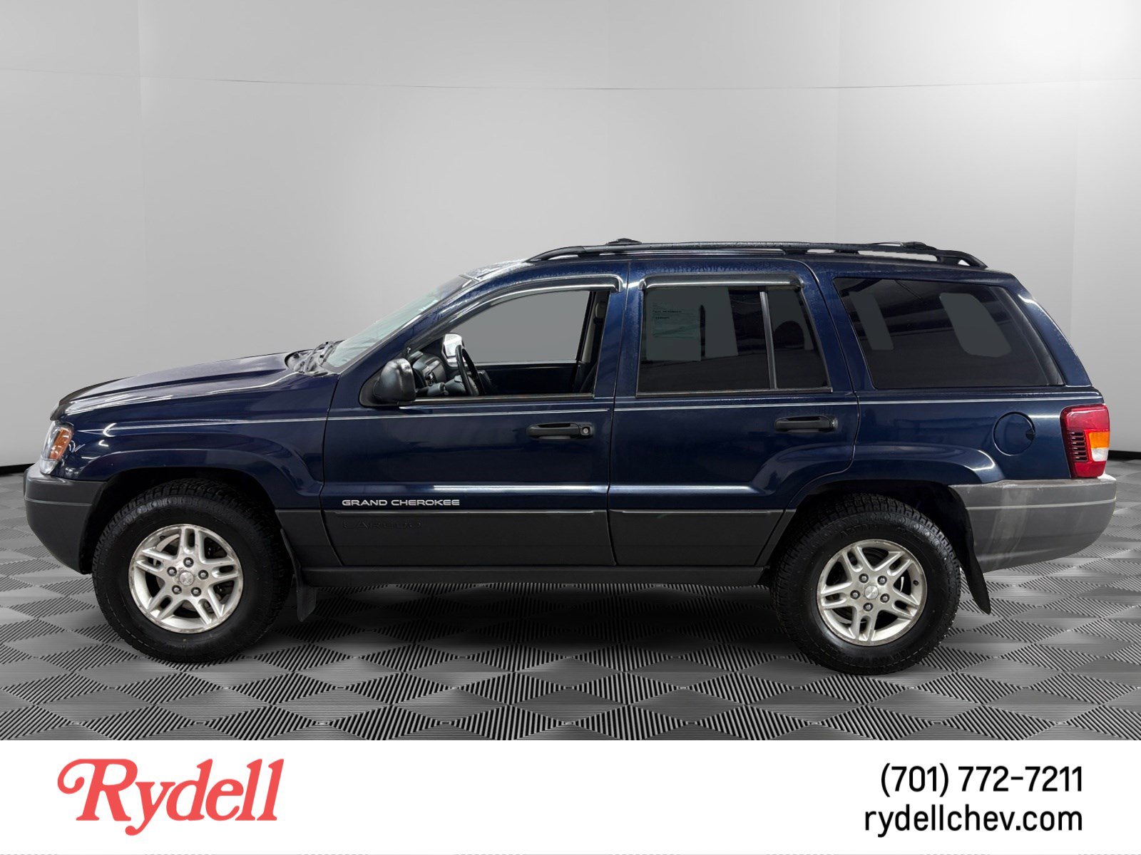 Used 2004 Jeep Grand Cherokee Laredo w/ Convenience Group AWD/4WD image 2