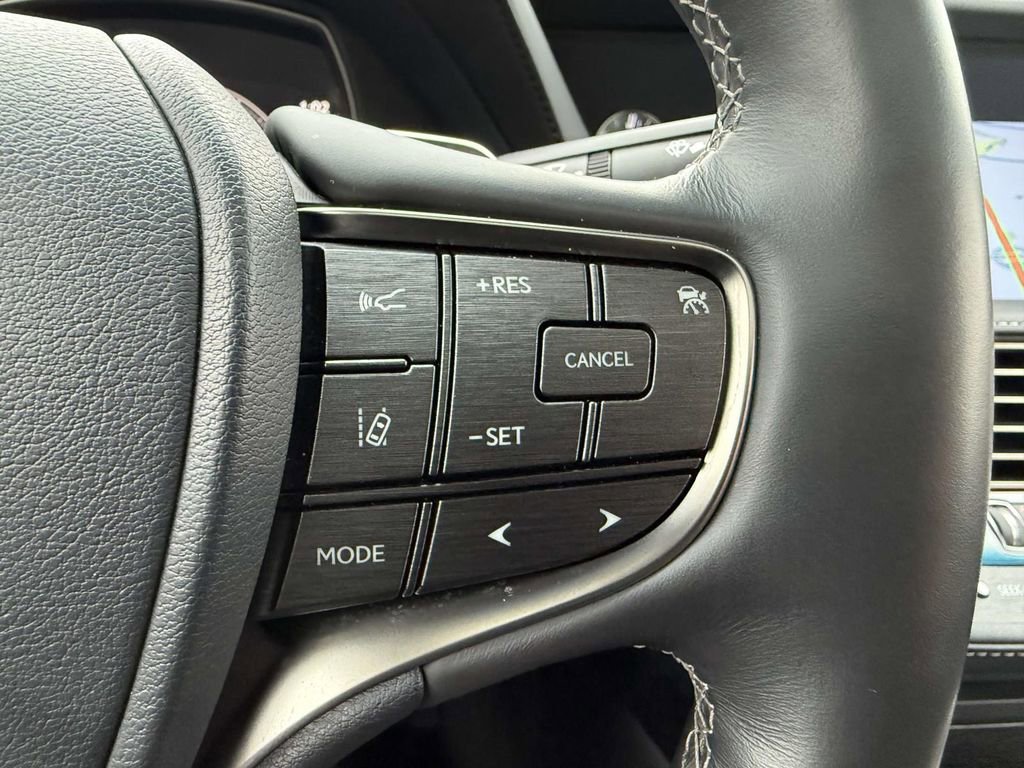 Used 2018 Lexus LS 500 AWD w/ Accessory Package (Z1) image 21