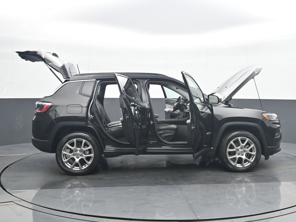 Used 2022 Jeep Compass Latitude w/ Sun and Sound Group image 36