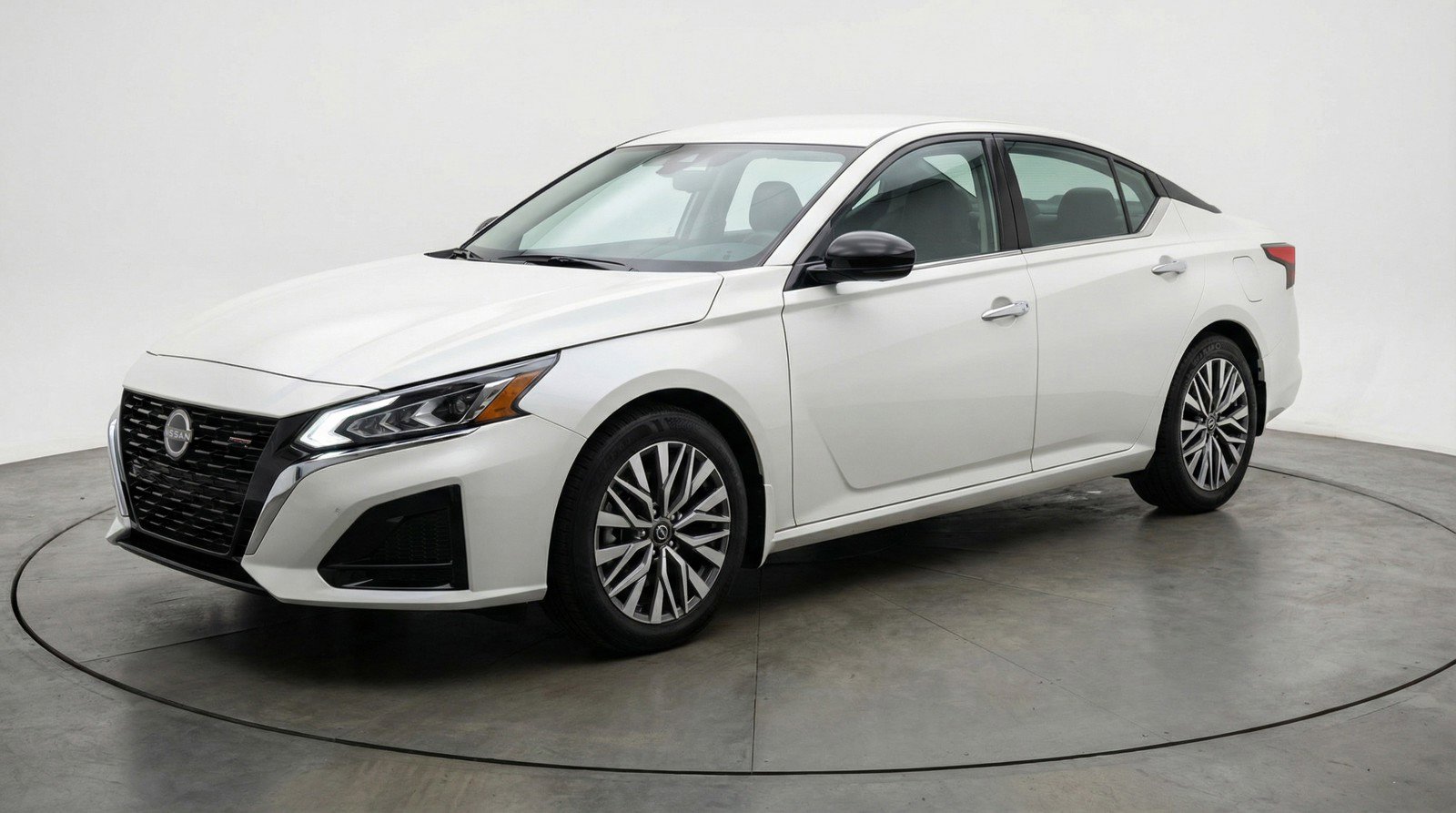 Used 2025 Nissan Altima 2.5 SV image 3