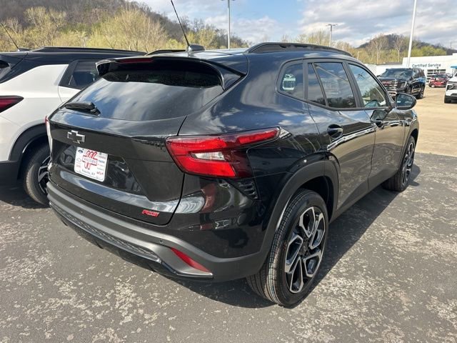 New 2026 Chevrolet Trax RS w/ Driver Confidence Package image 2