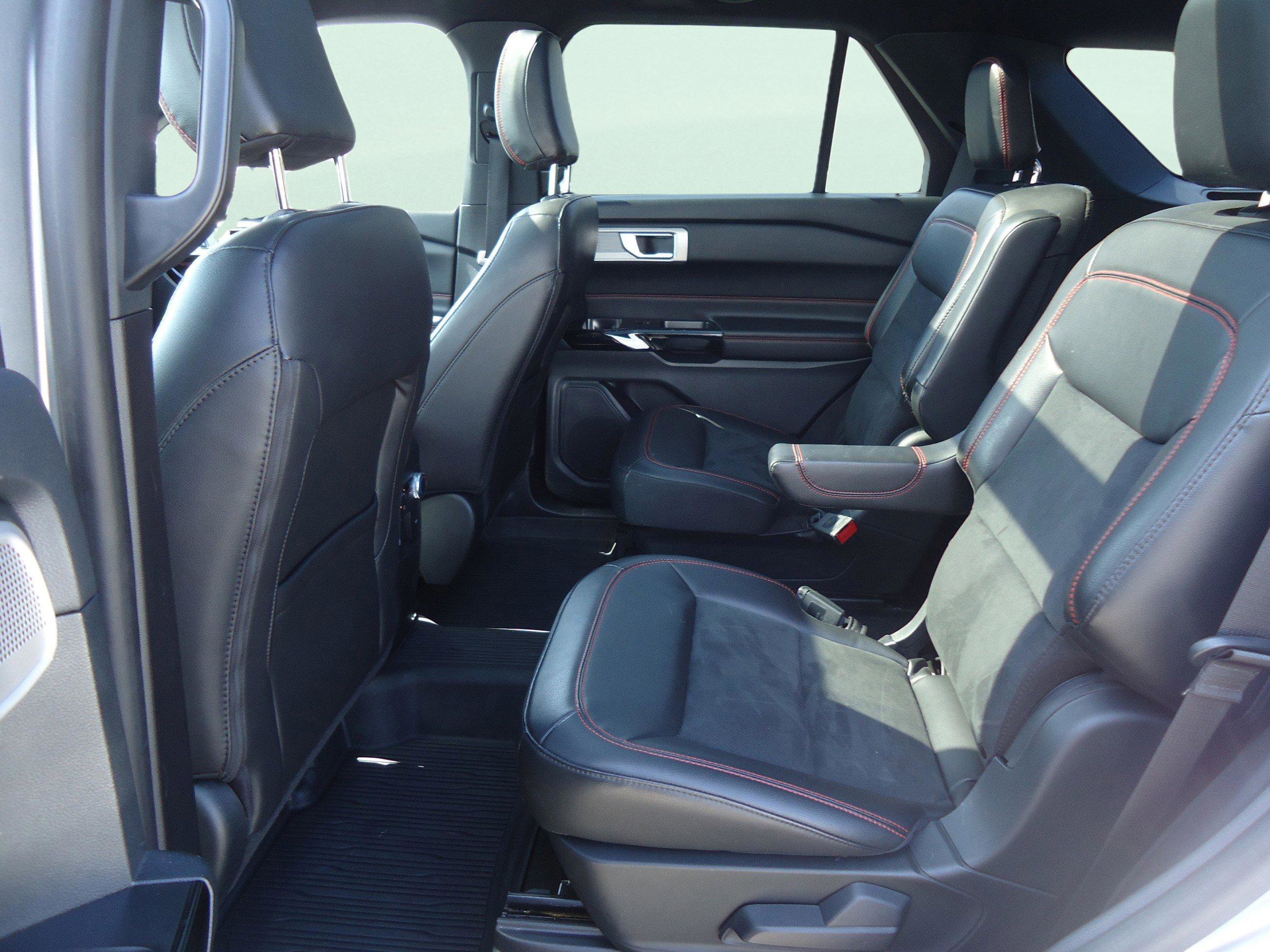 Used 2022 Ford Explorer ST-Line w/ Class IV Trailer Tow Package image 32