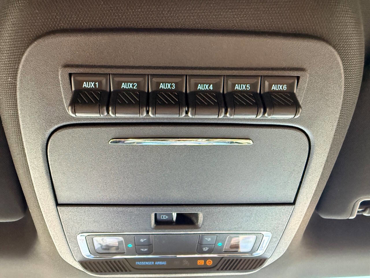 Used 2024 Ford F450 Platinum w/ FX4 Off-Road Package image 32