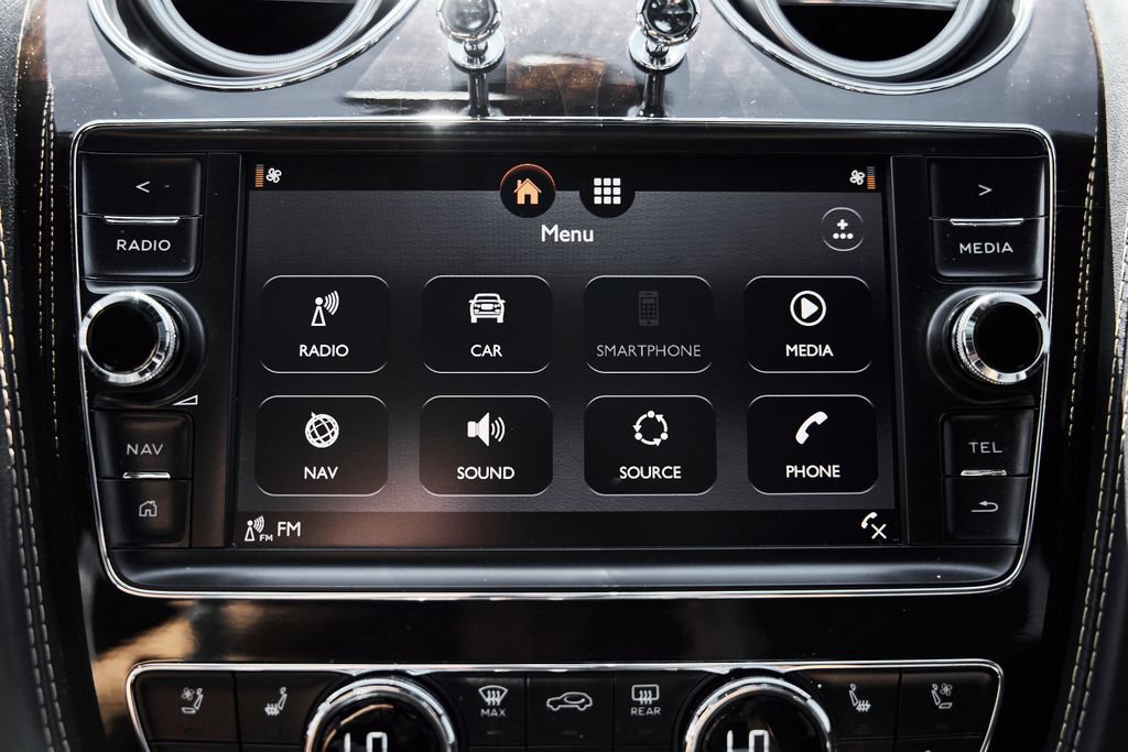 Used 2017 Bentley Bentayga AWD/4WD image 68