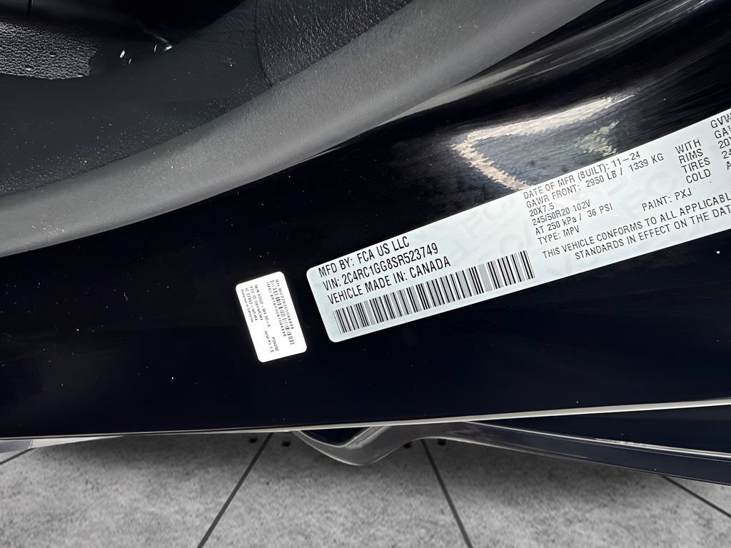Used 2025 Chrysler Pacifica Limited FWD image 29
