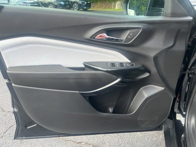 Used 2025 Chevrolet Trax LT w/ LT Convenience Package FWD image 12