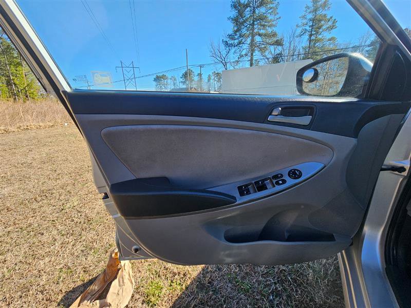 Used 2016 Hyundai Accent SE image 19