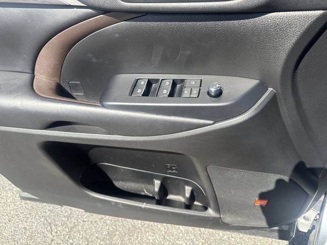 Used 2019 Toyota Highlander Limited FWD image 30
