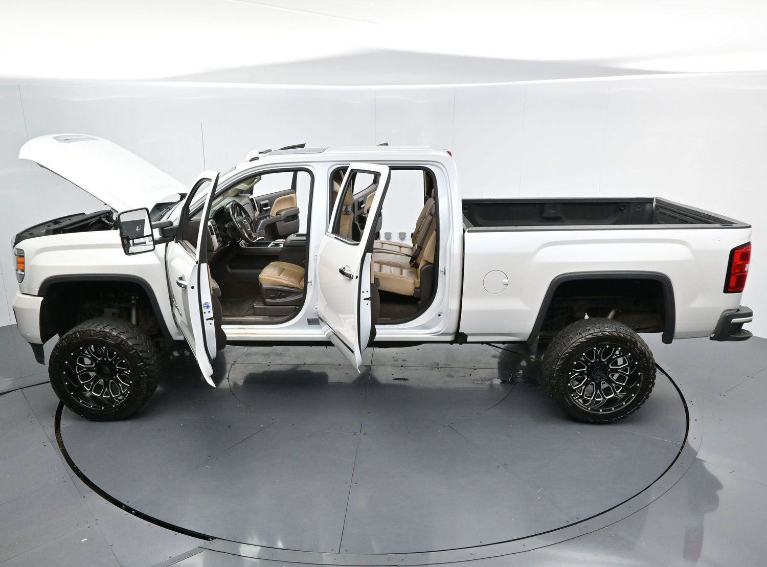 Used 2019 GMC Sierra 2500 Denali w/ Duramax Plus Package AWD/4WD image 41