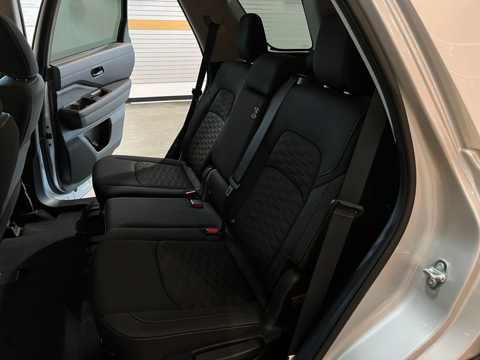 Used 2025 Nissan Pathfinder SV FWD image 41