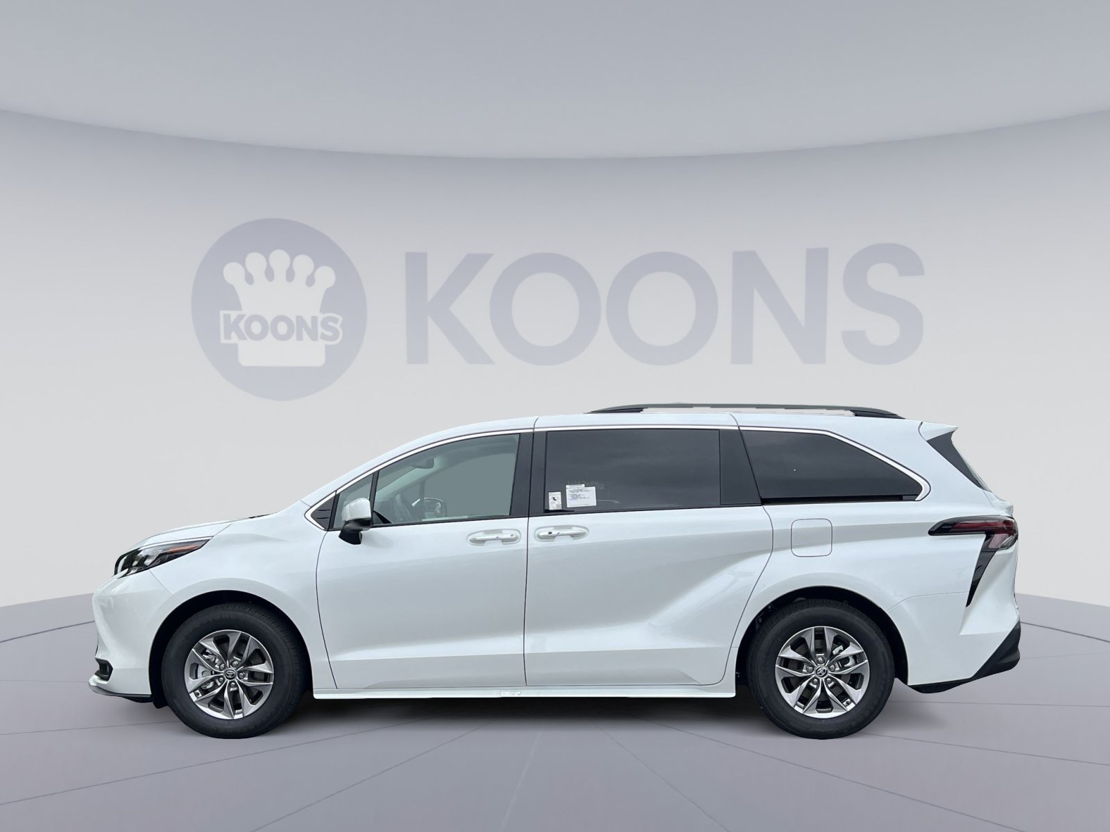 New 2026 Toyota Sienna XLE FWD image 2