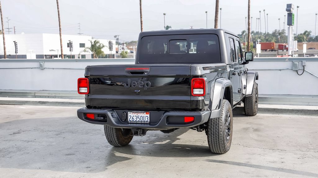 Used 2023 Jeep Gladiator Sport AWD/4WD image 9