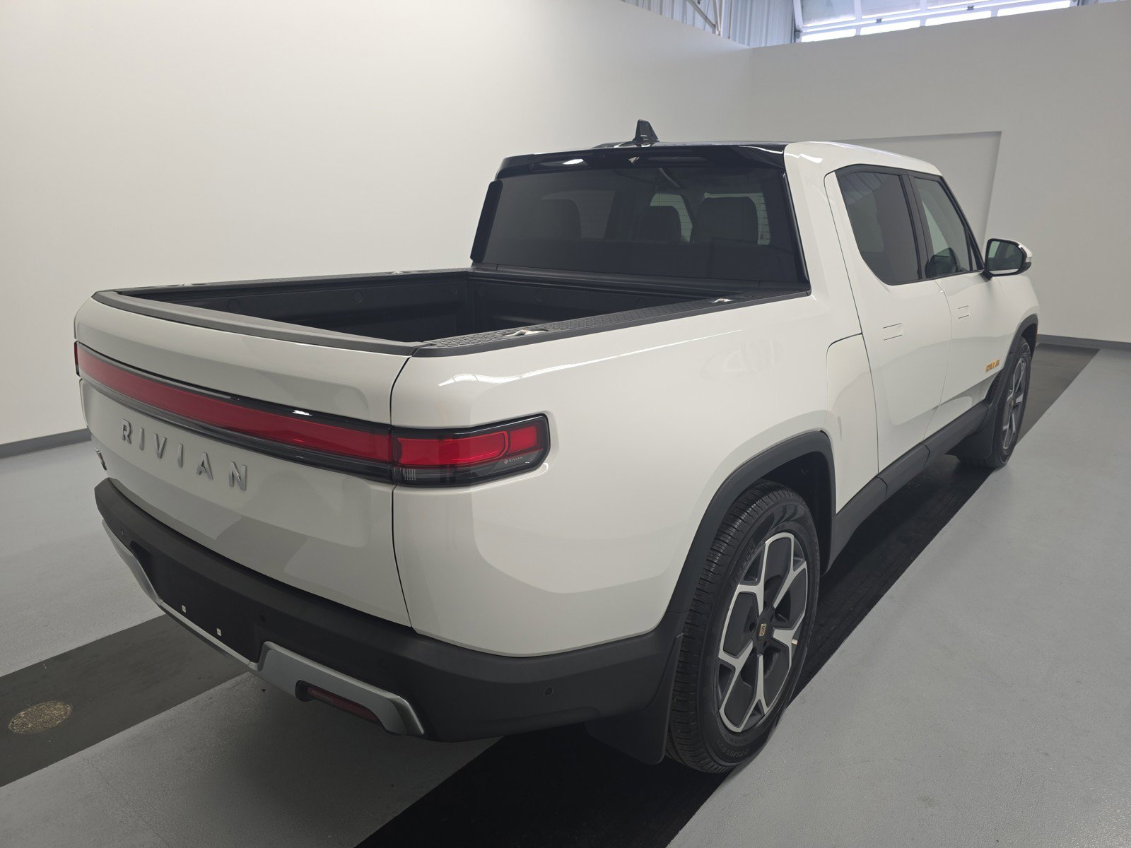 Used 2023 Rivian R1T Adventure AWD/4WD image 5