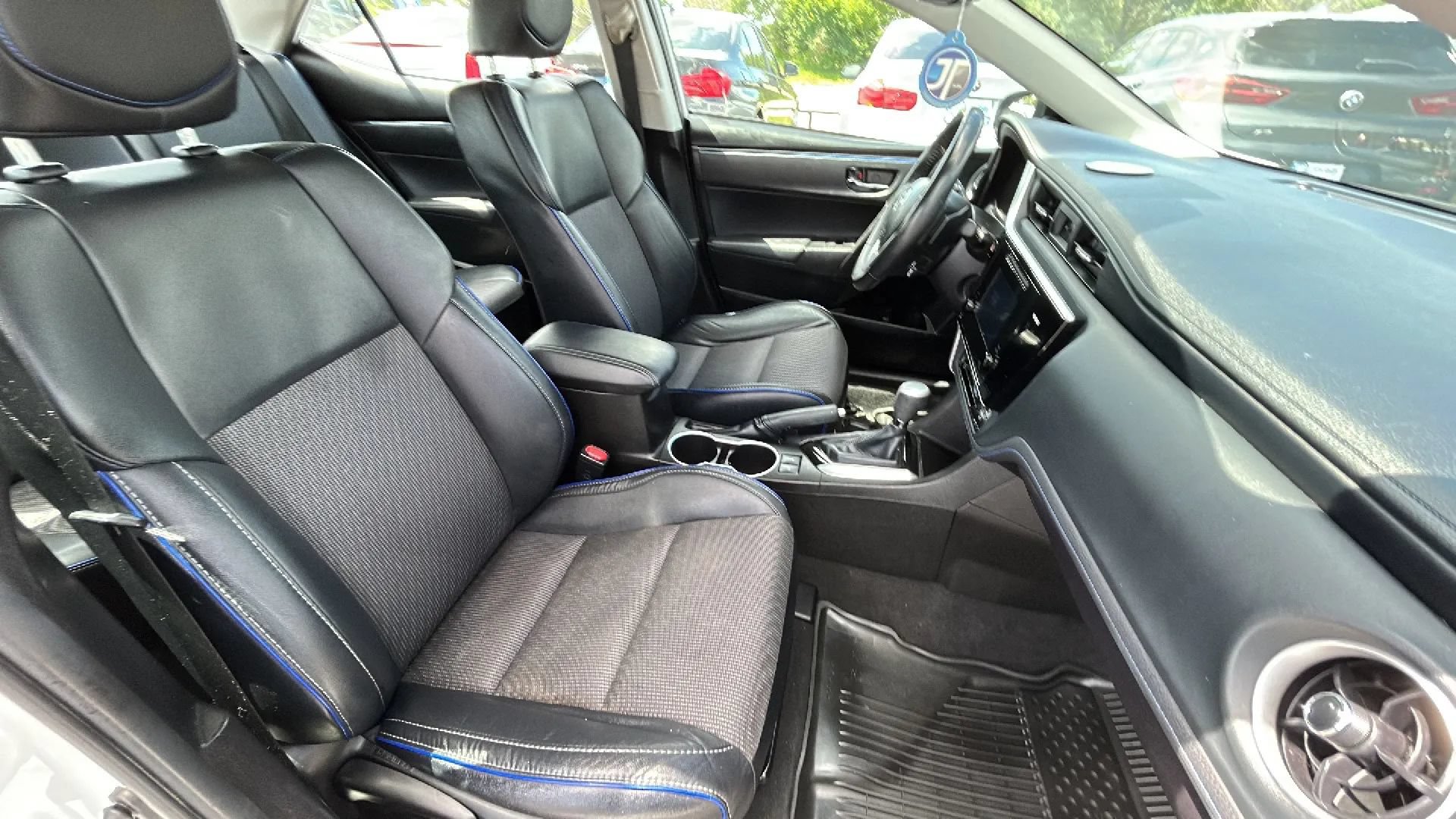 Used 2017 Toyota Corolla SE FWD image 49