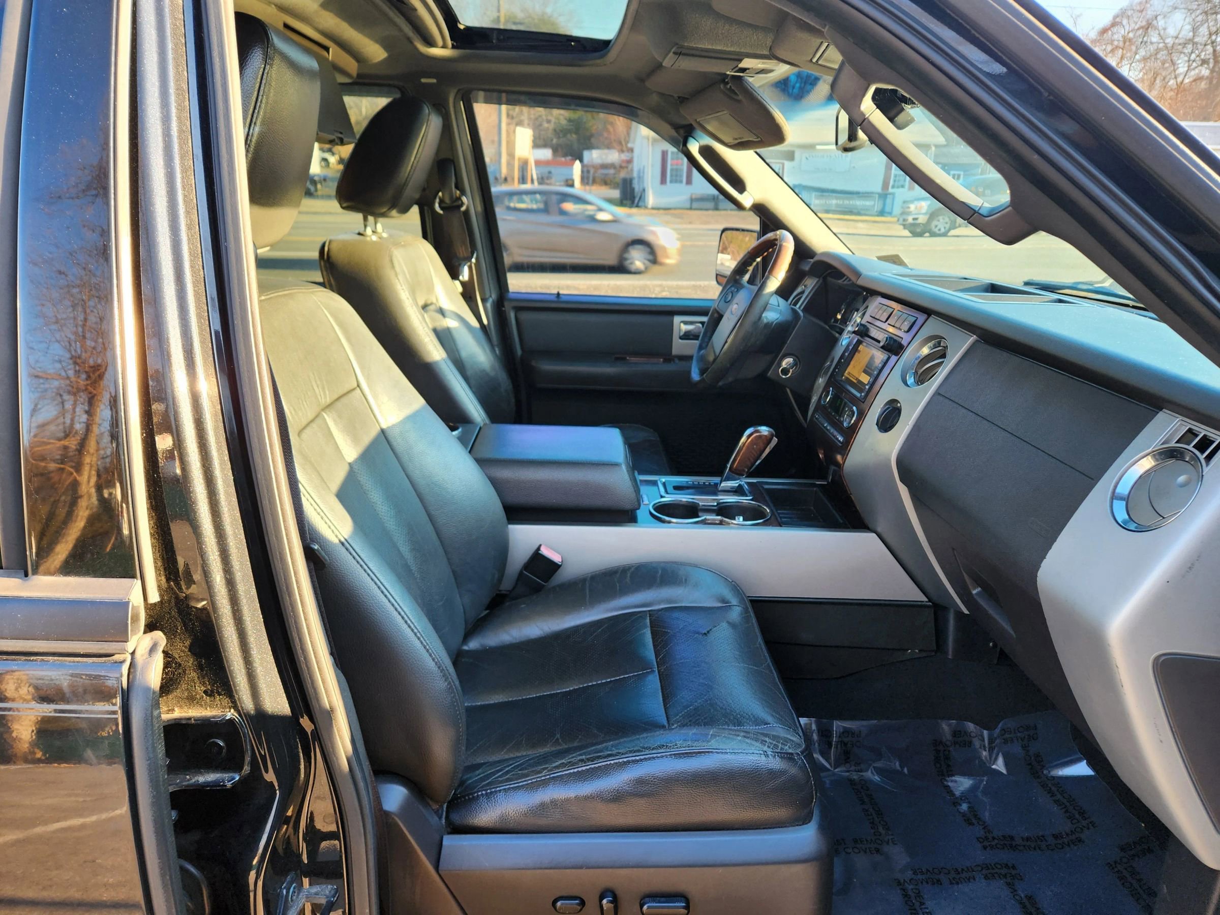 Used 2010 Ford Expedition Limited image 18