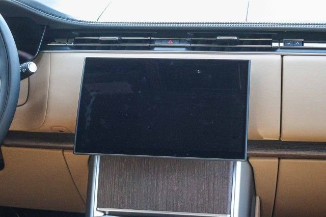 New 2025 Land Rover Range Rover Long Wheelbase SE image 16